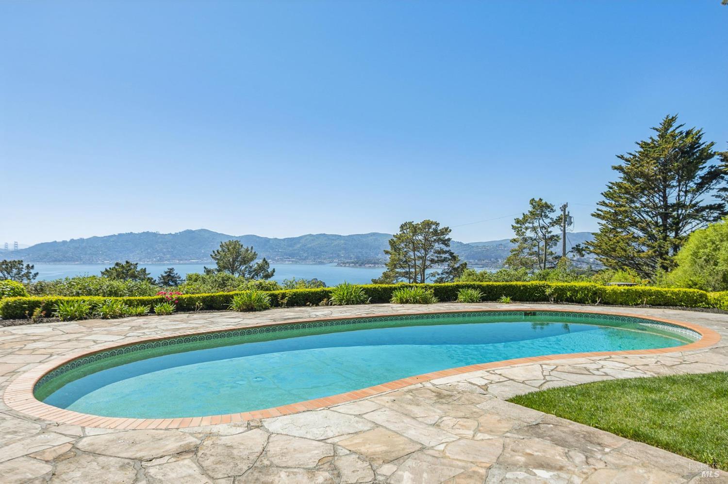 Detail Gallery Image 39 of 54 For 17 Tanfield Rd, Tiburon,  CA 94920 - 5 Beds | 5 Baths