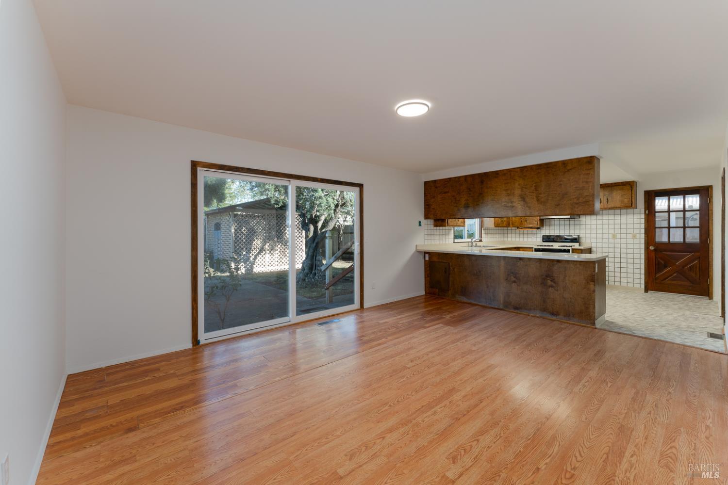 Detail Gallery Image 4 of 29 For 1339 Laurel Ave, Ukiah,  CA 95482 - 3 Beds | 2 Baths