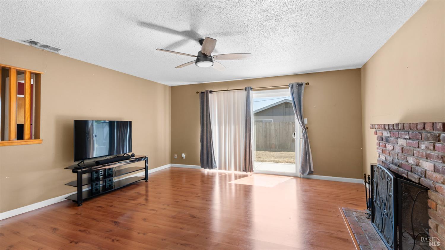 Detail Gallery Image 13 of 33 For 535 Amesbury Dr, Dixon,  CA 95620 - 3 Beds | 2 Baths