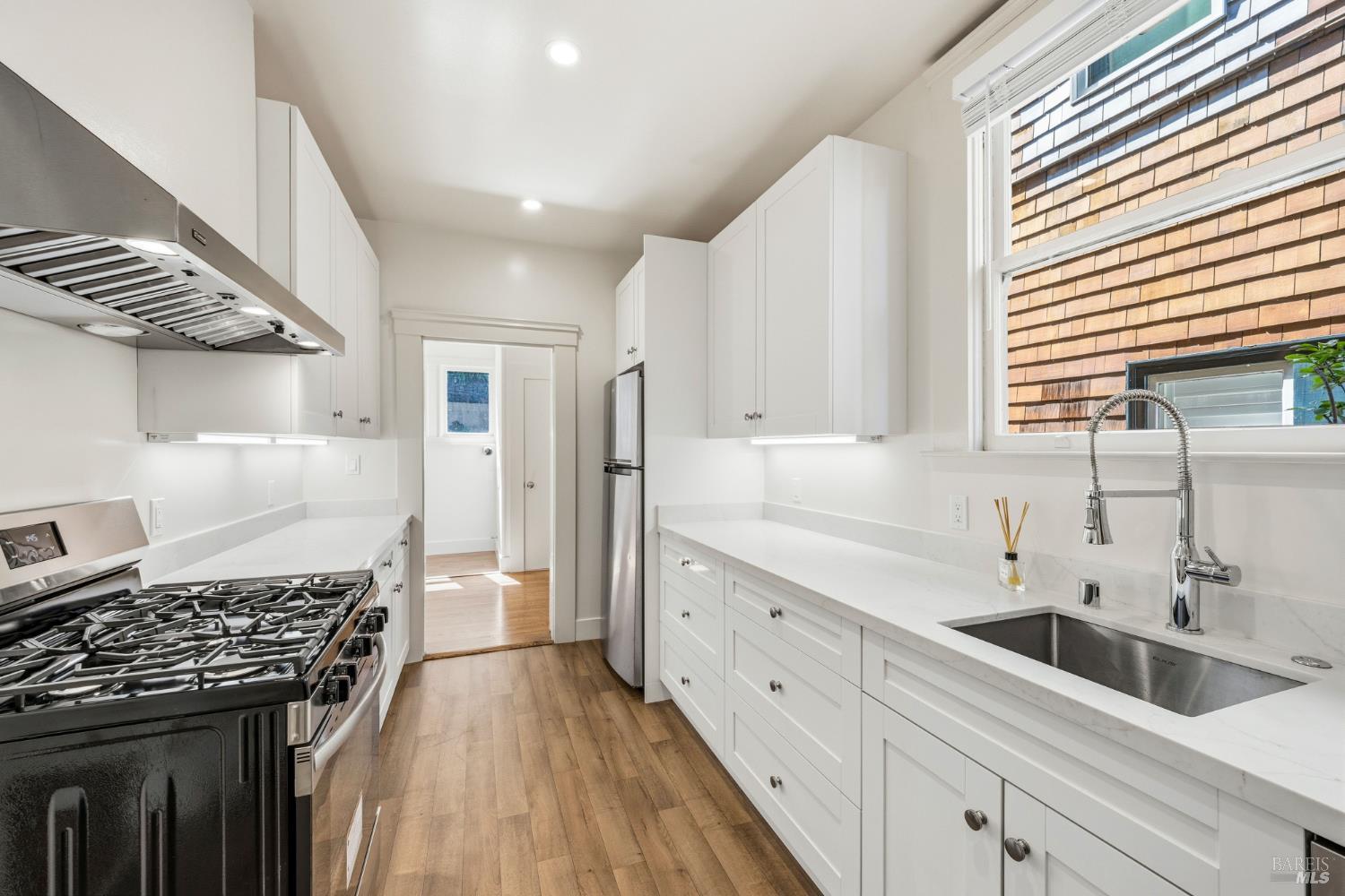 Detail Gallery Image 22 of 45 For 31 Acacia Ave, Belvedere,  CA 94920 - 3 Beds | 1 Baths