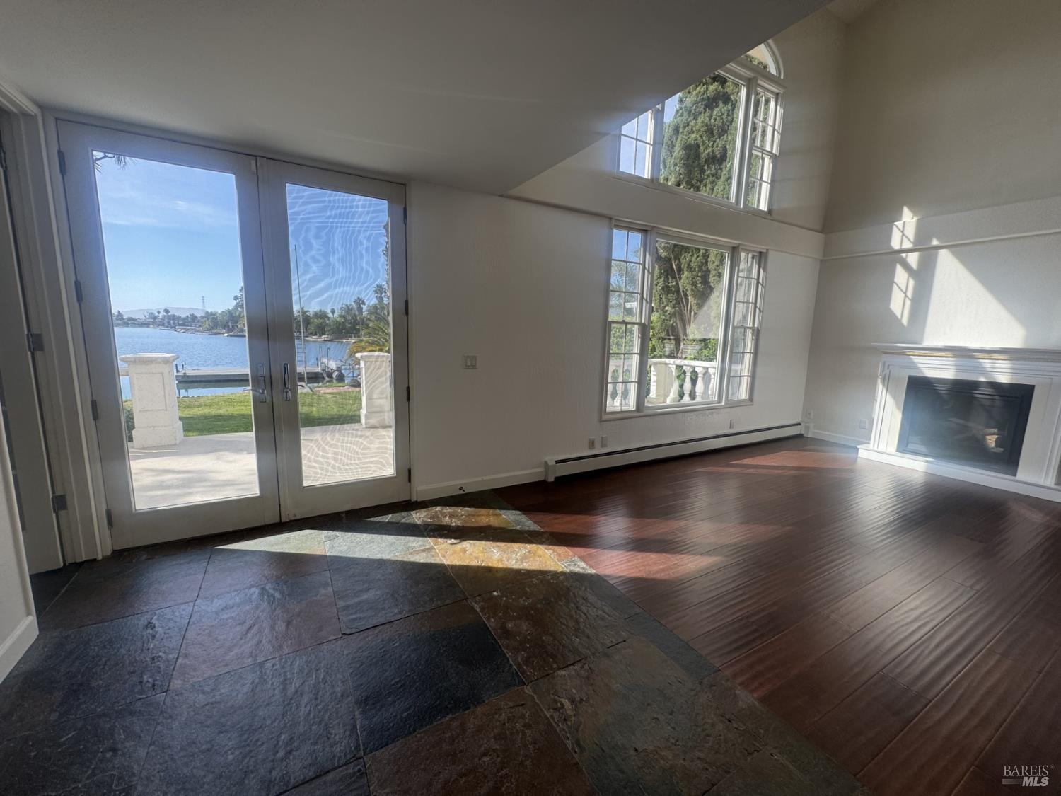 Detail Gallery Image 10 of 79 For 124 Montego Key, Novato,  CA 94949 - 4 Beds | 3 Baths