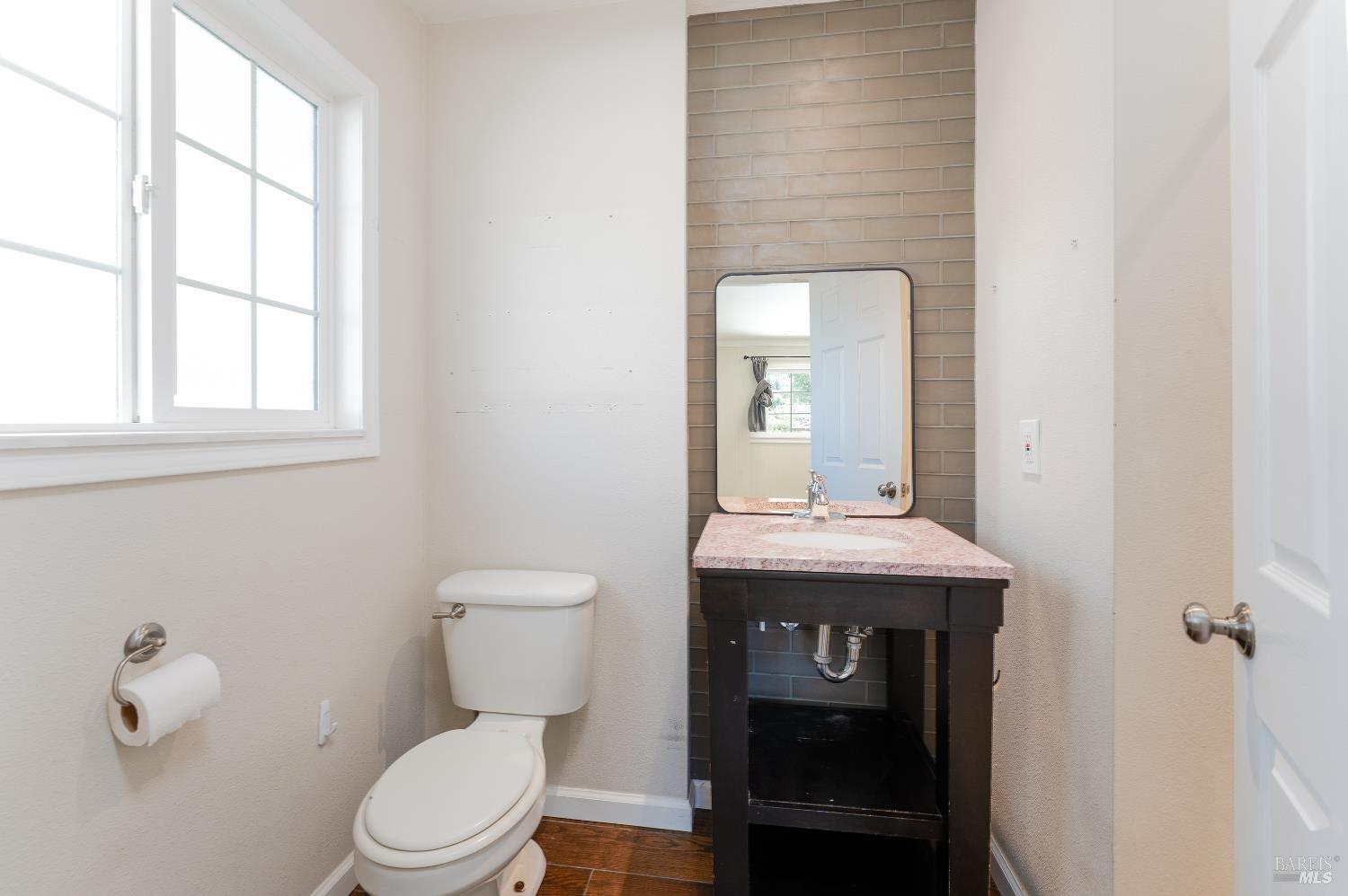 Detail Gallery Image 16 of 28 For 80 Whitmore Ln, Ukiah,  CA 95482 - 3 Beds | 2 Baths