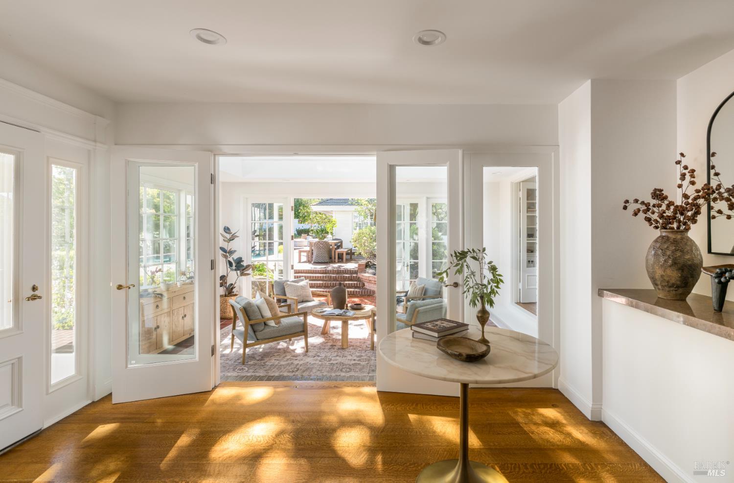 Detail Gallery Image 15 of 59 For 14 Skyland Way, Ross,  CA 94957 - 5 Beds | 4/1 Baths