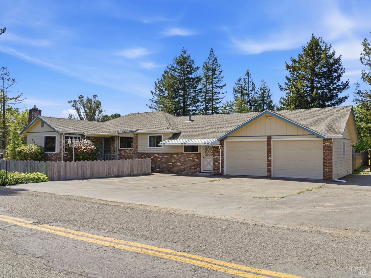 Detail Gallery Image 5 of 57 For 645 Speers Rd, Santa Rosa,  CA 95409 - 3 Beds | 2/1 Baths