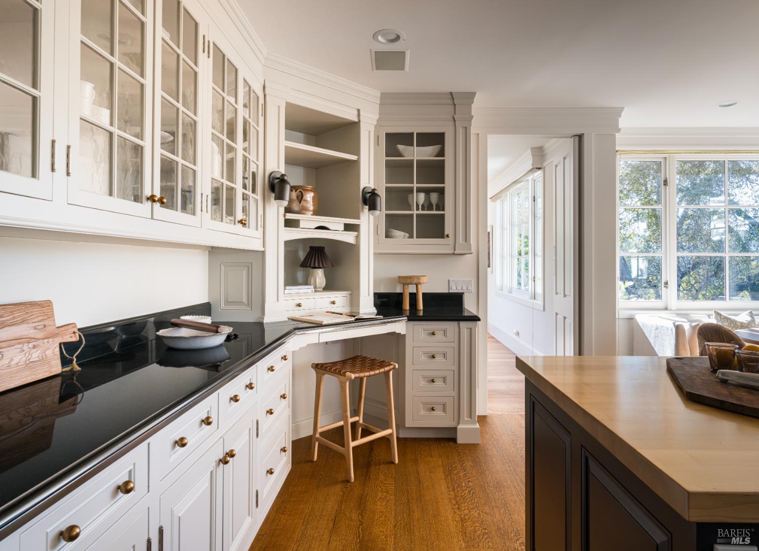 Detail Gallery Image 18 of 59 For 14 Skyland Way, Ross,  CA 94957 - 5 Beds | 4/1 Baths