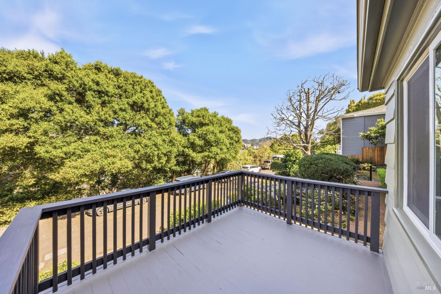 Detail Gallery Image 8 of 45 For 31 Acacia Ave, Belvedere,  CA 94920 - 3 Beds | 1 Baths