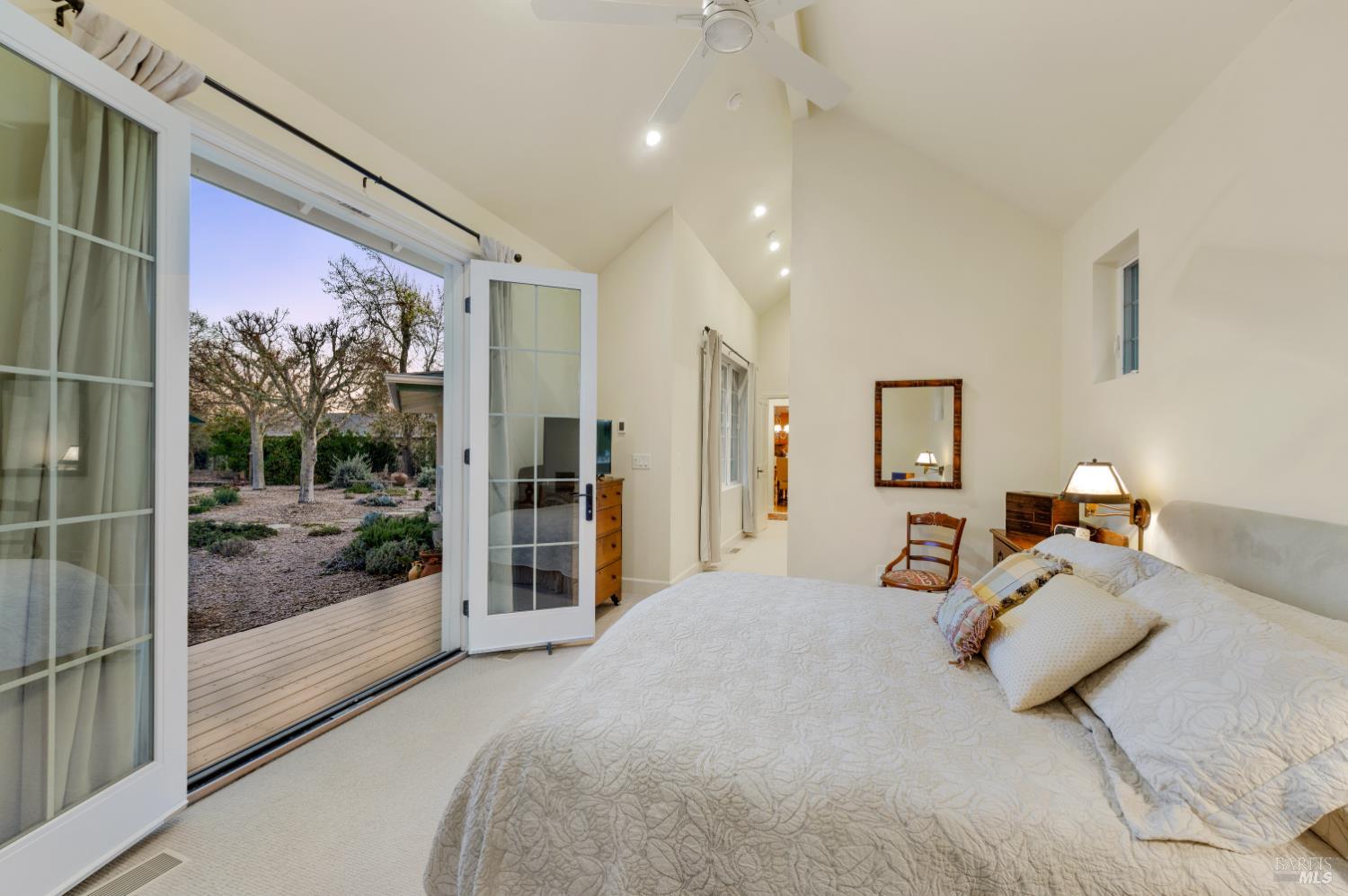 Detail Gallery Image 11 of 47 For 1245 Castle Rd, Sonoma,  CA 95476 - 2 Beds | 4/1 Baths