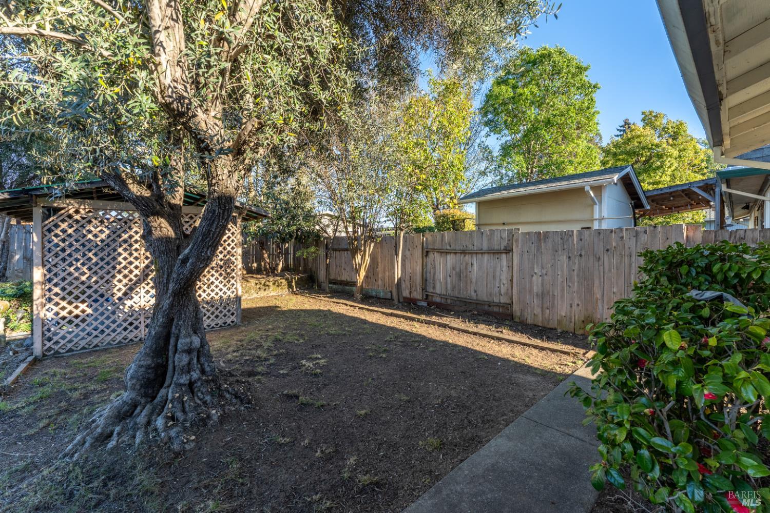 Detail Gallery Image 20 of 29 For 1339 Laurel Ave, Ukiah,  CA 95482 - 3 Beds | 2 Baths