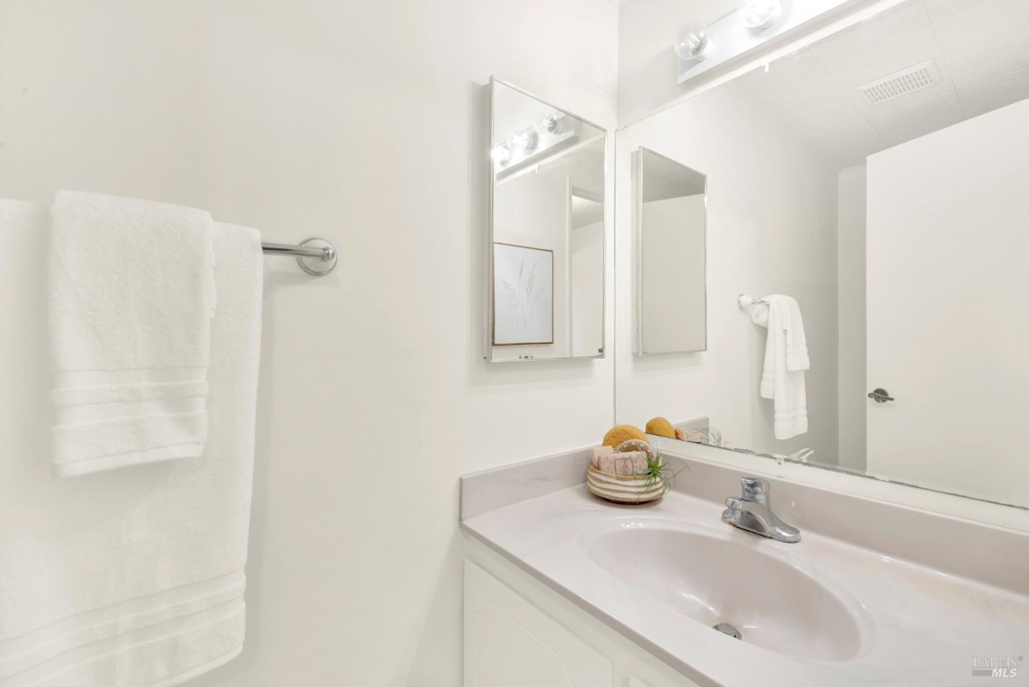 Detail Gallery Image 15 of 36 For 460 Turner Dr, Benicia,  CA 94510 - 3 Beds | 1/1 Baths