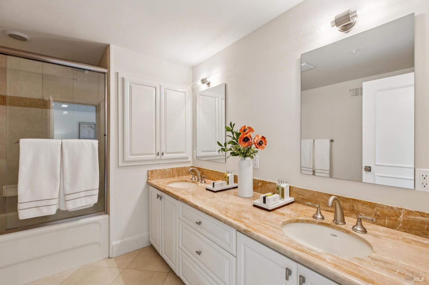 Detail Gallery Image 33 of 54 For 17 Tanfield Rd, Tiburon,  CA 94920 - 5 Beds | 5 Baths