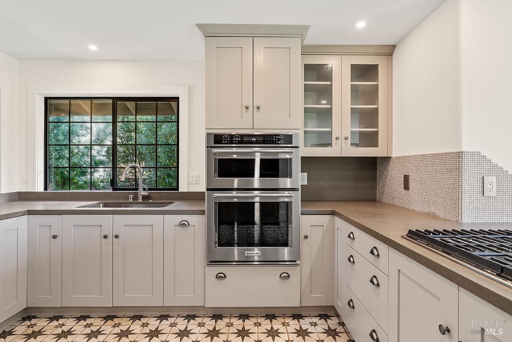 Detail Gallery Image 19 of 58 For 549 Catherine Ct, Santa Rosa,  CA 95409 - 3 Beds | 2/1 Baths