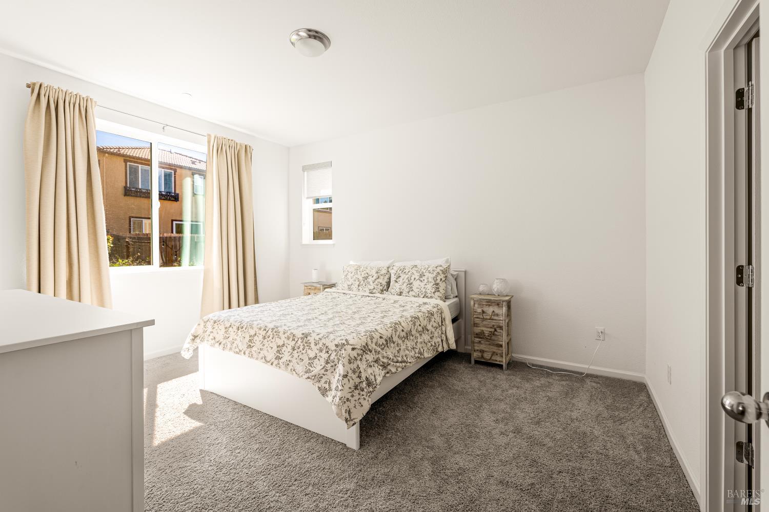 Detail Gallery Image 23 of 48 For 938 Fruit Stand Cir, Vacaville,  CA 95688 - 4 Beds | 4 Baths