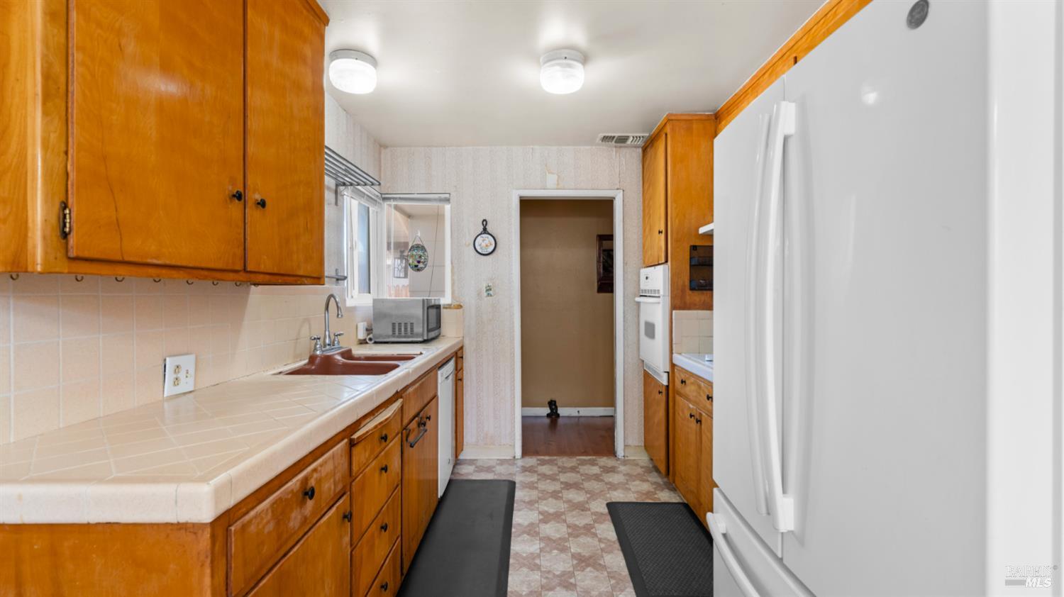 Detail Gallery Image 10 of 33 For 535 Amesbury Dr, Dixon,  CA 95620 - 3 Beds | 2 Baths