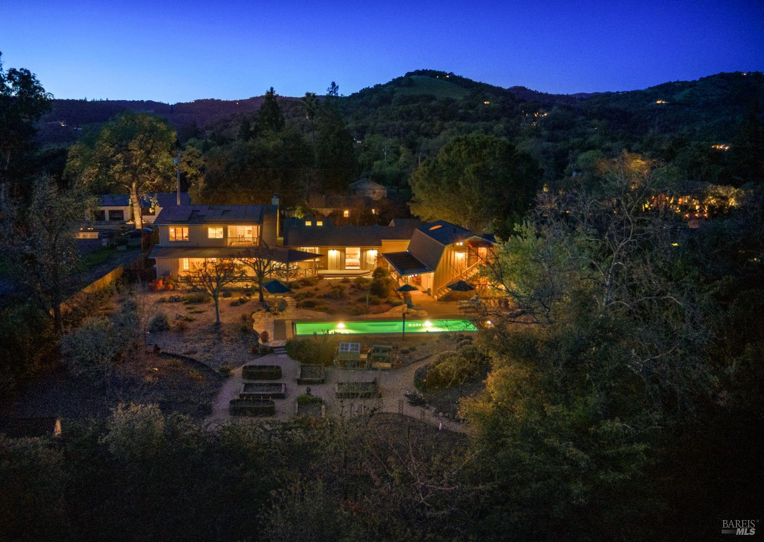 Detail Gallery Image 42 of 47 For 1245 Castle Rd, Sonoma,  CA 95476 - 2 Beds | 4/1 Baths