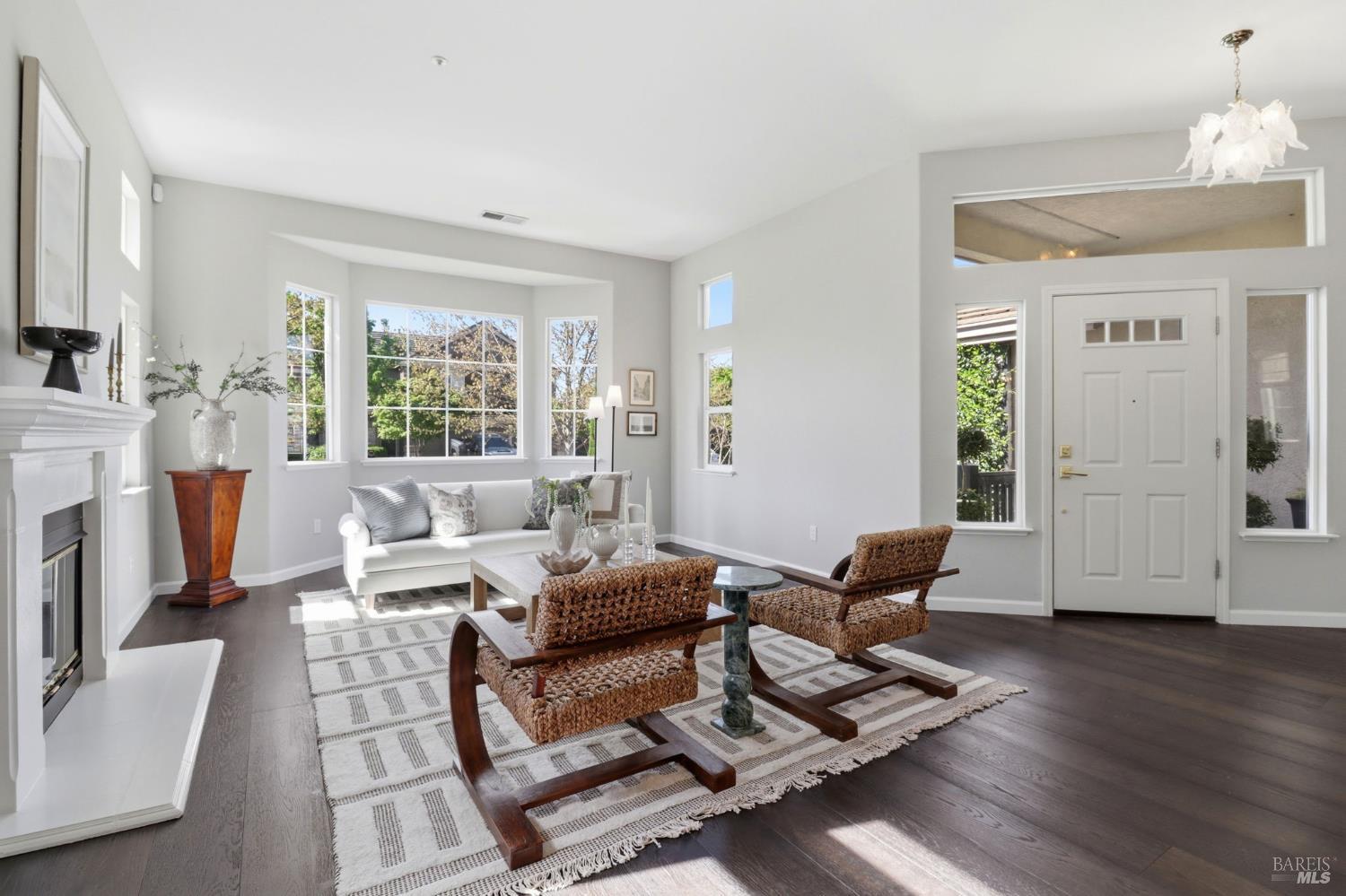 Detail Gallery Image 5 of 54 For 1043 Allen St, Petaluma,  CA 94954 - 4 Beds | 2 Baths