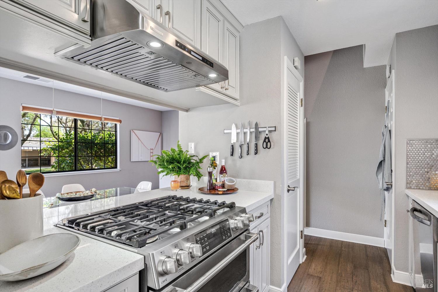 Detail Gallery Image 8 of 38 For 346 Piper St, Healdsburg,  CA 95448 - 2 Beds | 1/1 Baths