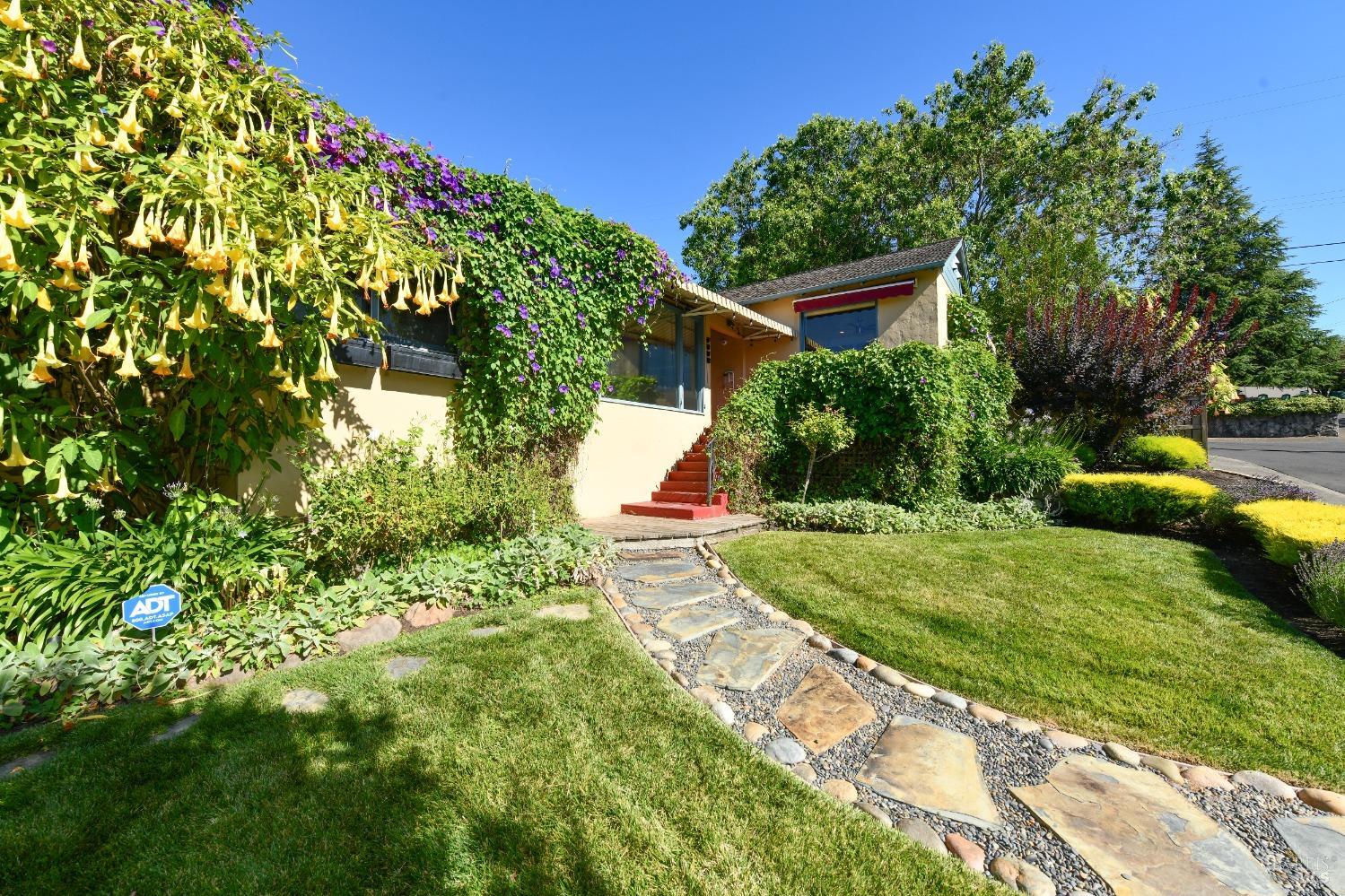 Detail Gallery Image 3 of 31 For 4 Ramona Ave, Napa,  CA 94559 - 3 Beds | 2 Baths