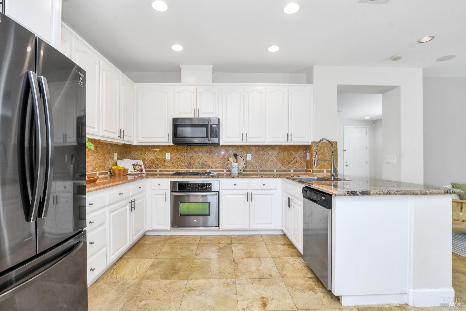 Detail Gallery Image 13 of 34 For 118 Refosco Ct, Vacaville,  CA 95687 - 4 Beds | 2/1 Baths