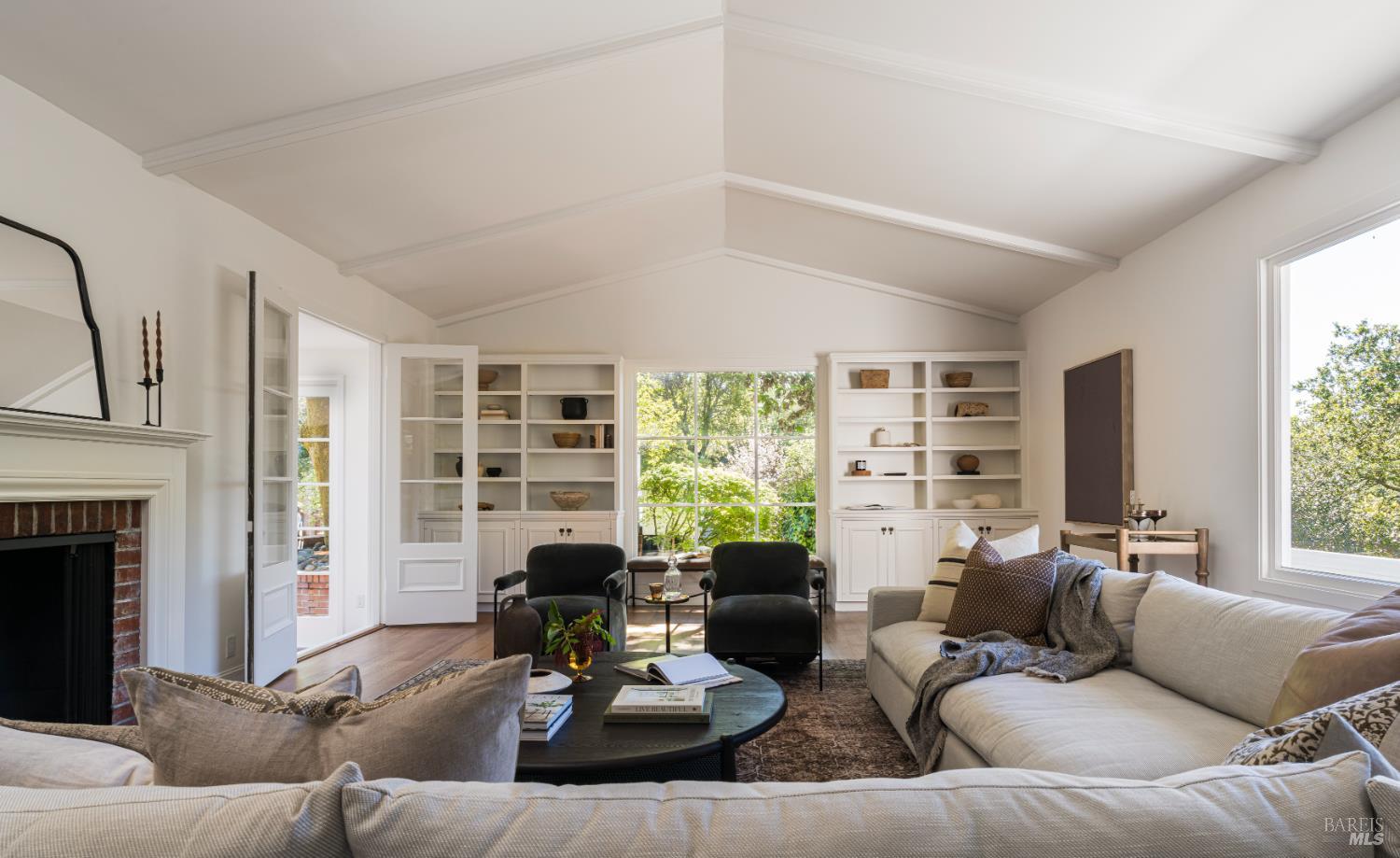 Detail Gallery Image 7 of 59 For 14 Skyland Way, Ross,  CA 94957 - 5 Beds | 4/1 Baths