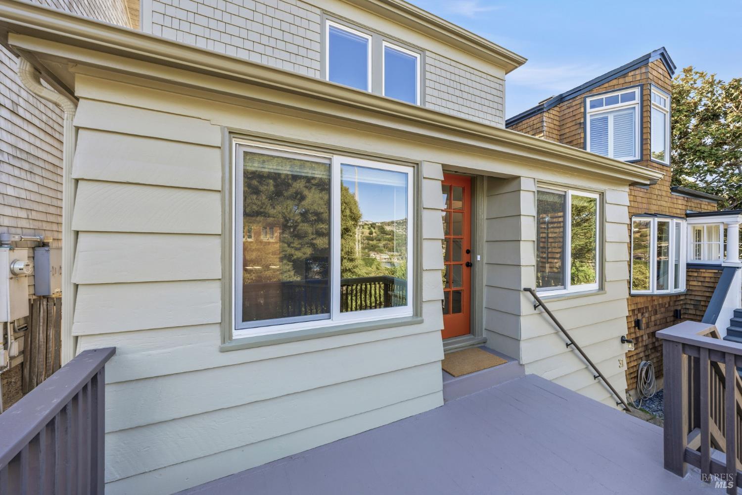 Detail Gallery Image 6 of 45 For 31 Acacia Ave, Belvedere,  CA 94920 - 3 Beds | 1 Baths