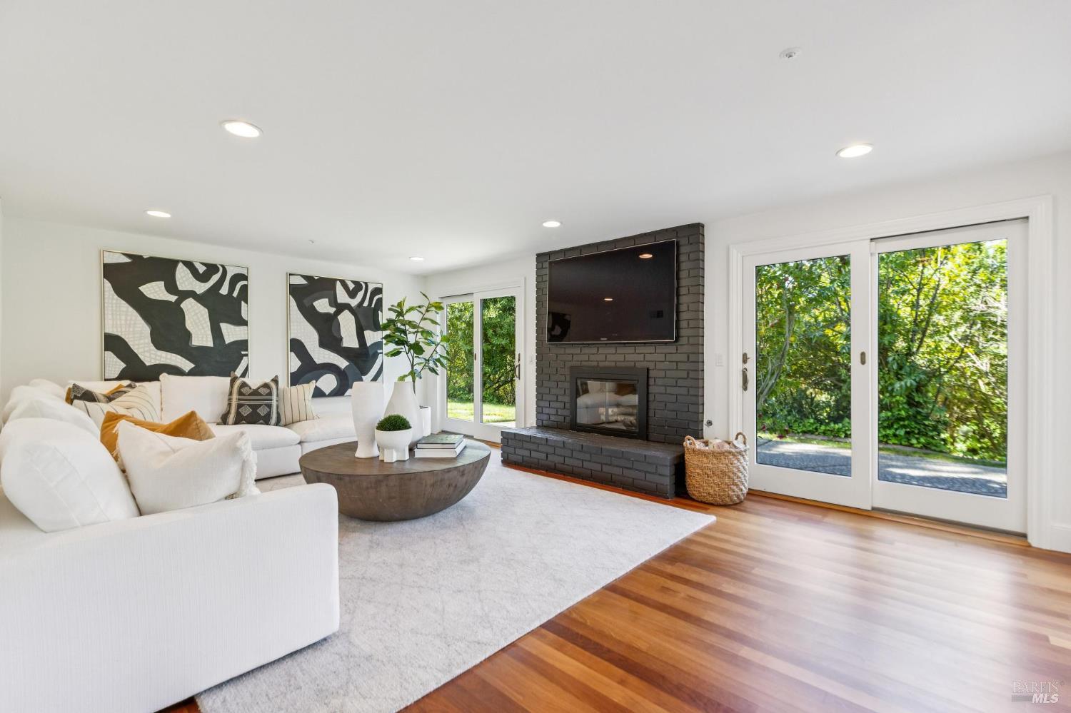 Detail Gallery Image 27 of 54 For 17 Tanfield Rd, Tiburon,  CA 94920 - 5 Beds | 5 Baths