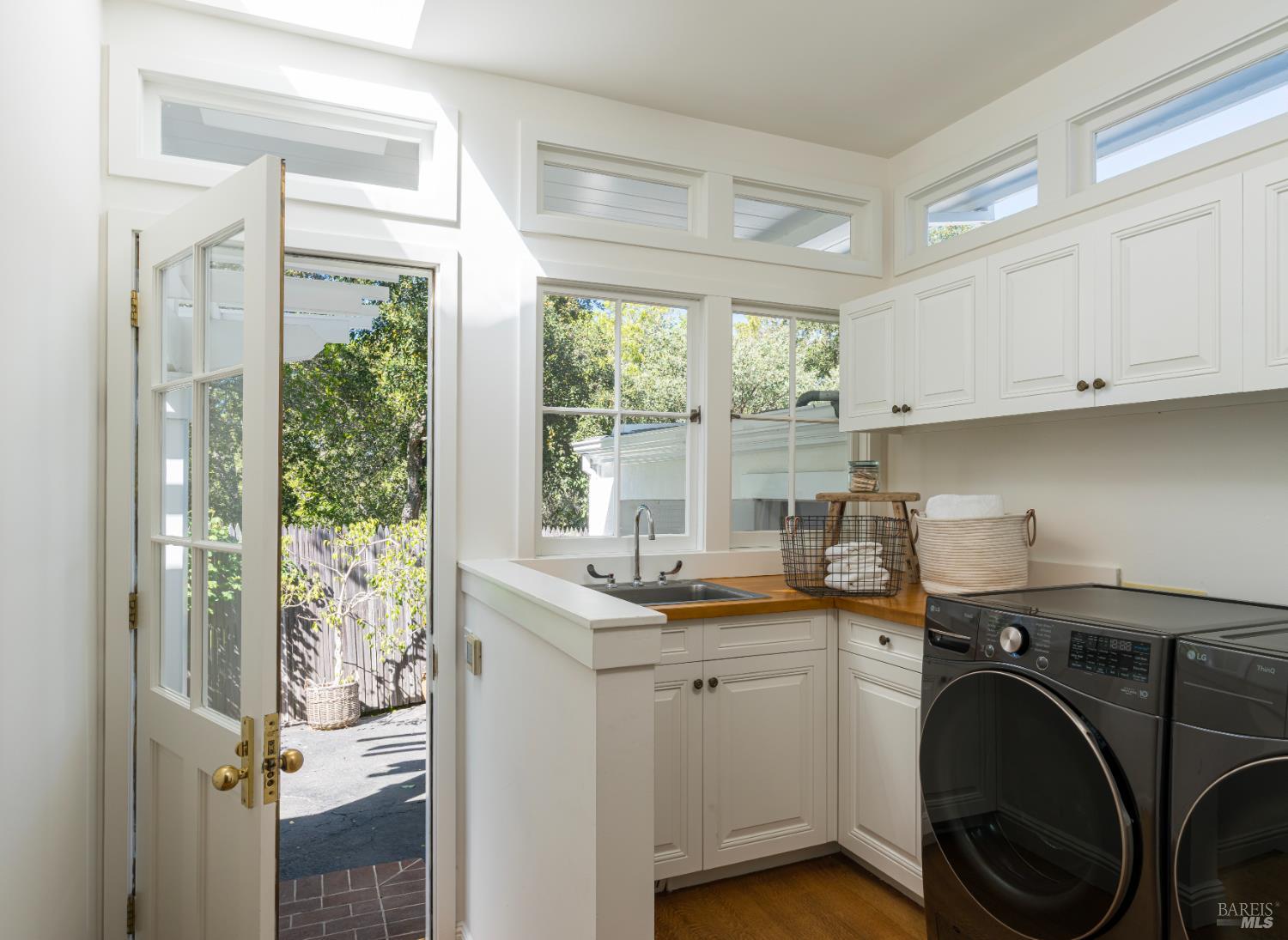 Detail Gallery Image 51 of 59 For 14 Skyland Way, Ross,  CA 94957 - 5 Beds | 4/1 Baths