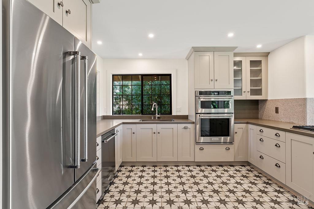 Detail Gallery Image 16 of 58 For 549 Catherine Ct, Santa Rosa,  CA 95409 - 3 Beds | 2/1 Baths