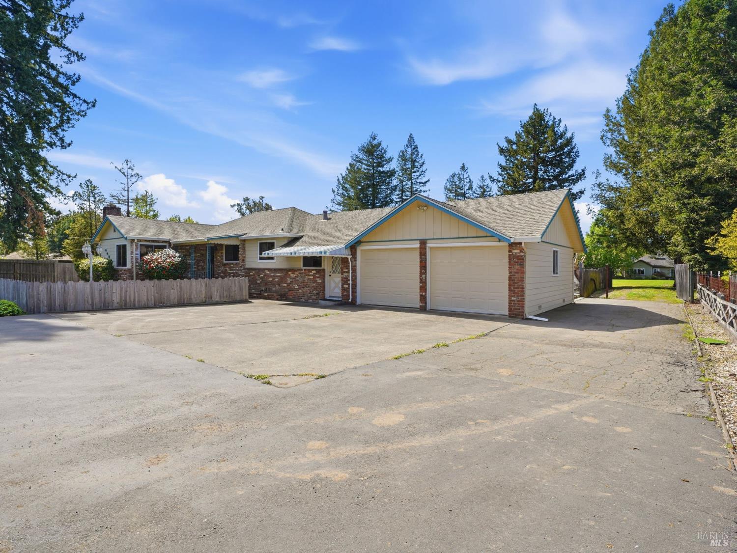 Detail Gallery Image 3 of 57 For 645 Speers Rd, Santa Rosa,  CA 95409 - 3 Beds | 2/1 Baths