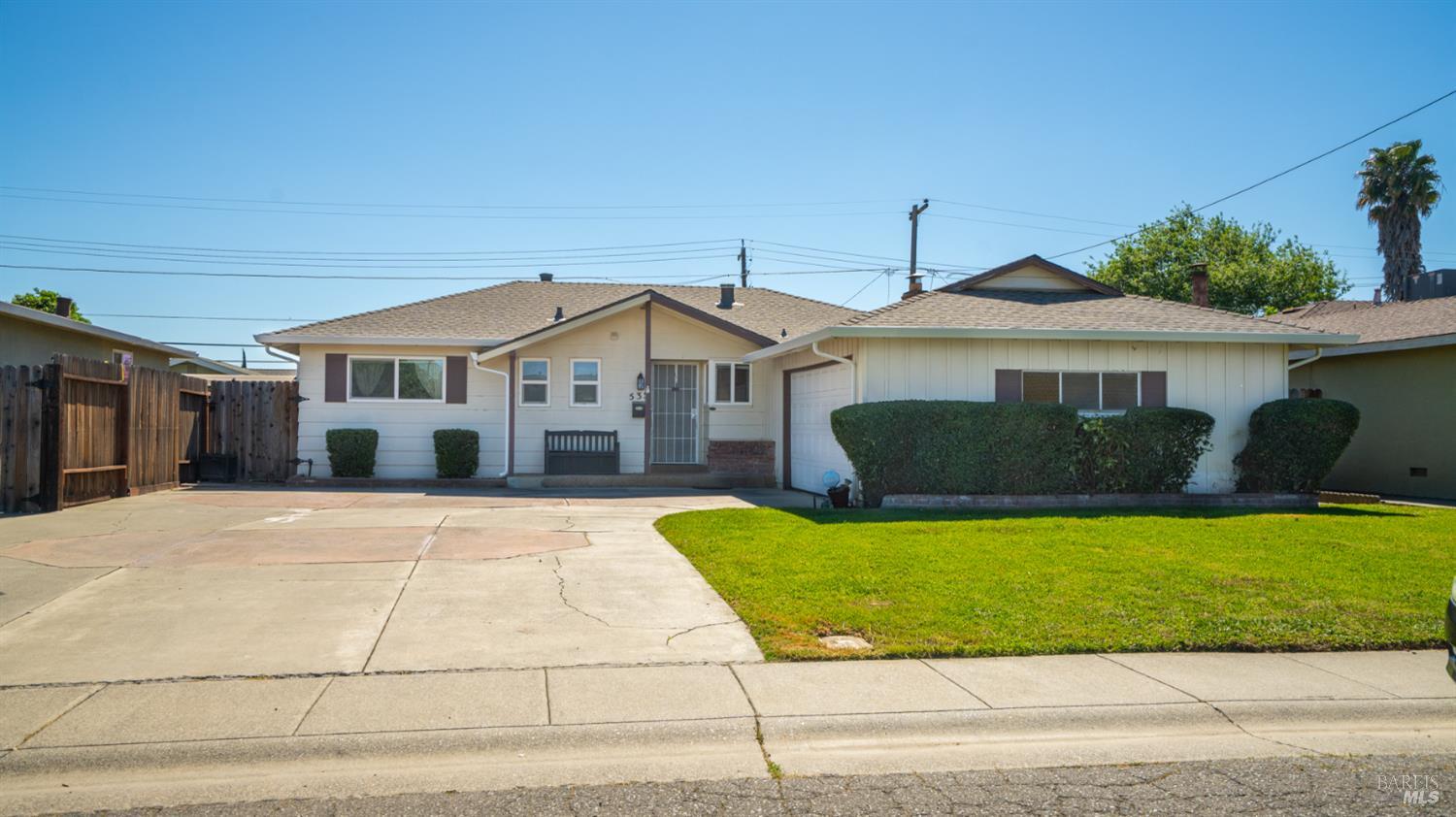 Detail Gallery Image 4 of 33 For 535 Amesbury Dr, Dixon,  CA 95620 - 3 Beds | 2 Baths