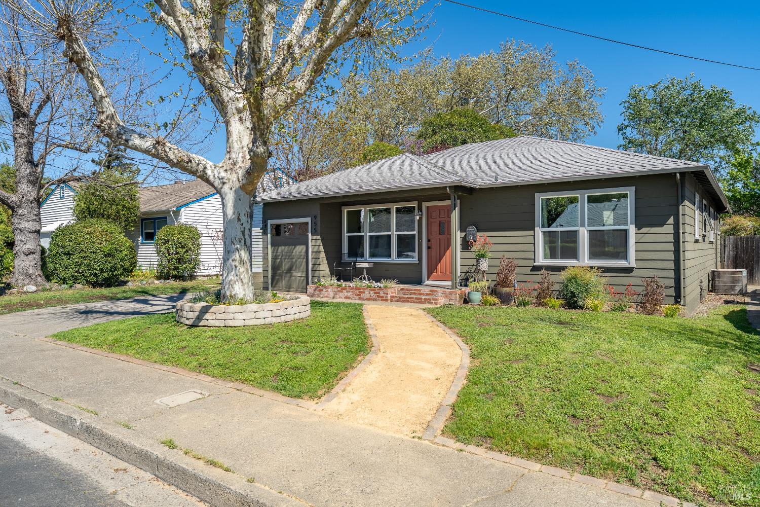 Detail Gallery Image 2 of 38 For 955 N Pine St, Ukiah,  CA 95482 - 3 Beds | 2 Baths