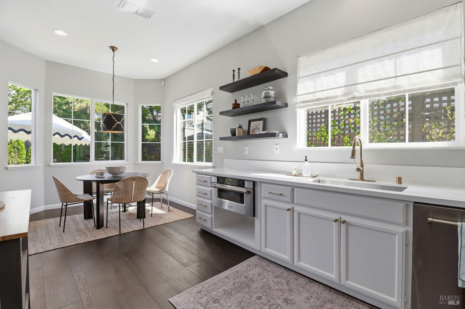 Detail Gallery Image 17 of 54 For 1043 Allen St, Petaluma,  CA 94954 - 4 Beds | 2 Baths