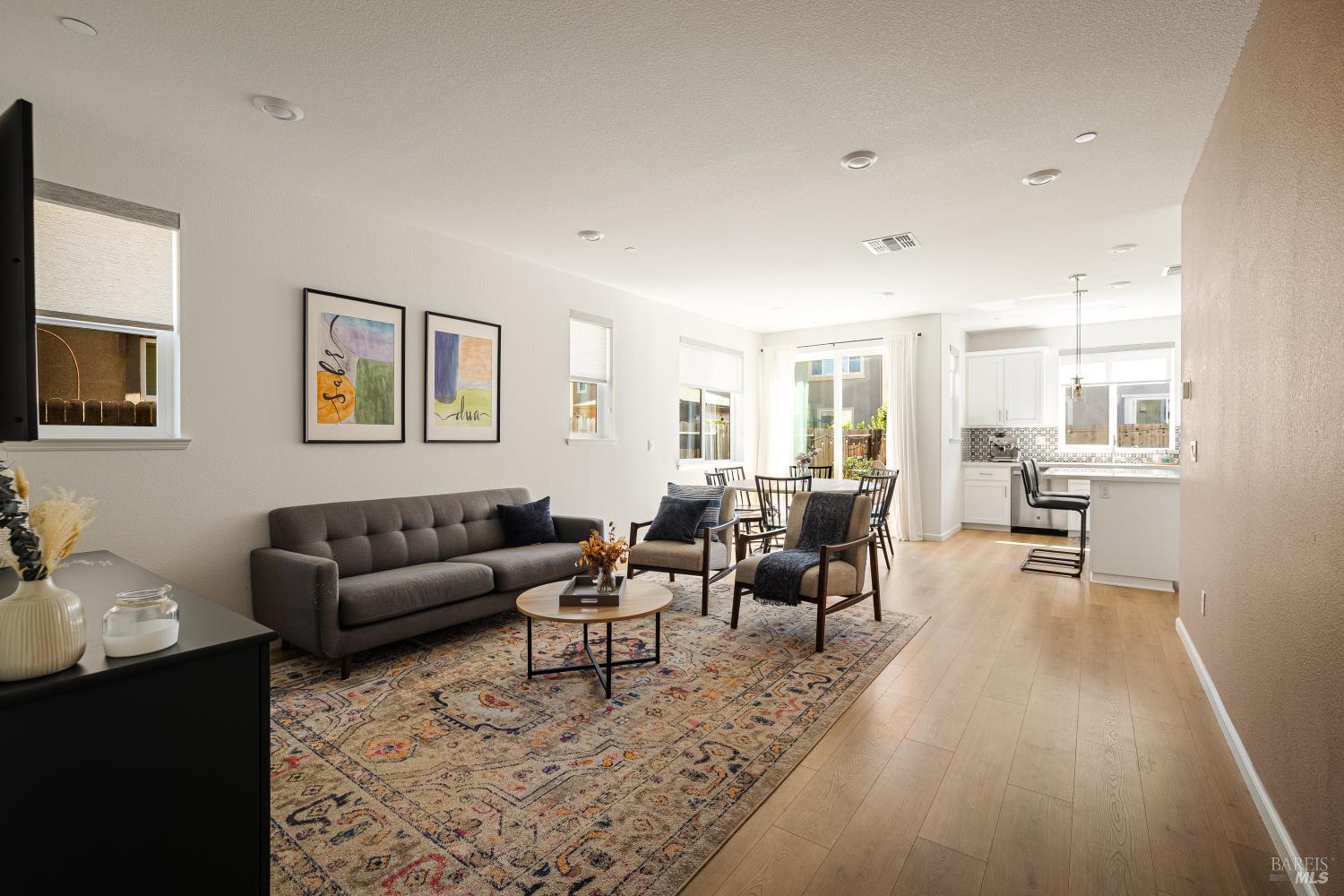 Detail Gallery Image 9 of 48 For 938 Fruit Stand Cir, Vacaville,  CA 95688 - 4 Beds | 4 Baths