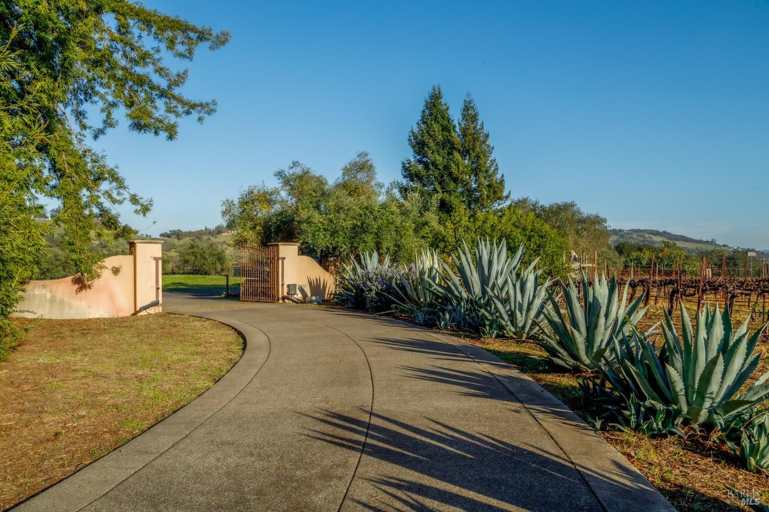 Detail Gallery Image 12 of 49 For 1980 Redwood Hill Ct, Santa Rosa,  CA 95404 - – Beds | – Baths