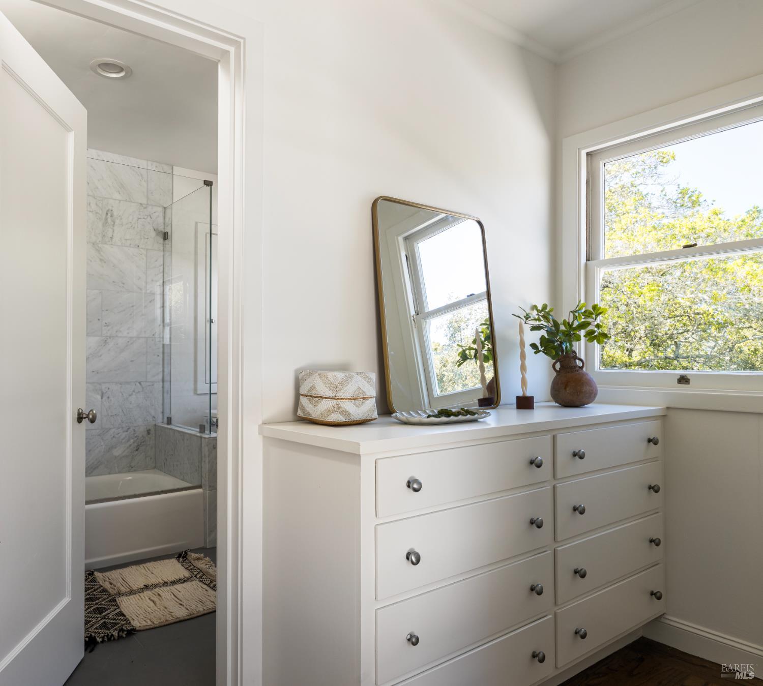 Detail Gallery Image 28 of 59 For 14 Skyland Way, Ross,  CA 94957 - 5 Beds | 4/1 Baths