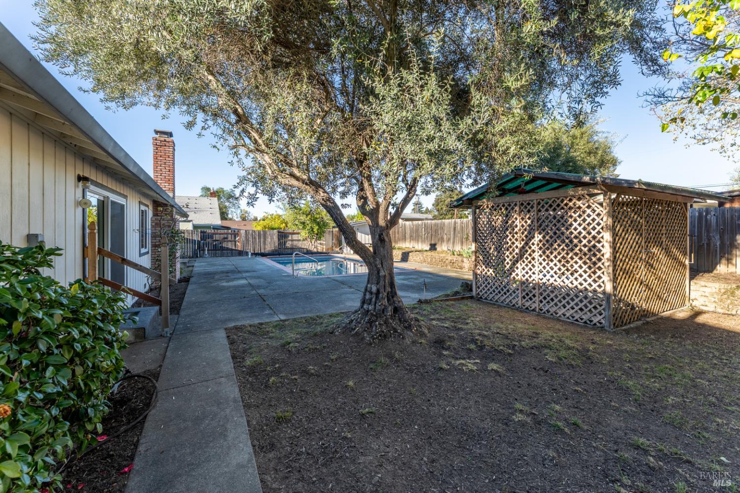 Detail Gallery Image 21 of 29 For 1339 Laurel Ave, Ukiah,  CA 95482 - 3 Beds | 2 Baths