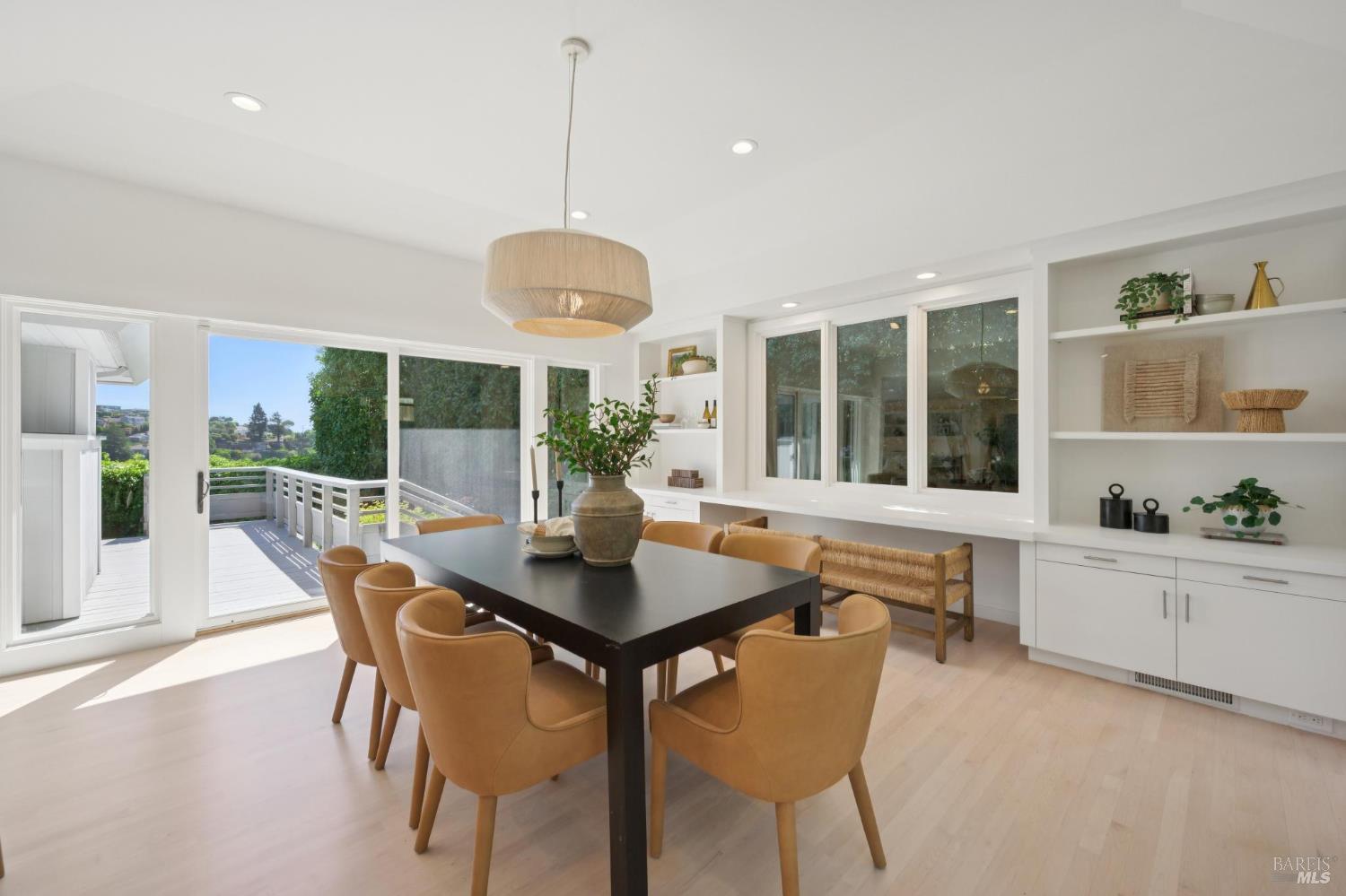 Detail Gallery Image 9 of 42 For 55 Upper North Ter, Tiburon,  CA 94920 - 4 Beds | 3 Baths