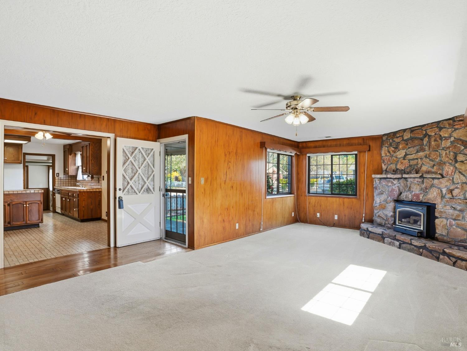 Detail Gallery Image 10 of 57 For 645 Speers Rd, Santa Rosa,  CA 95409 - 3 Beds | 2/1 Baths