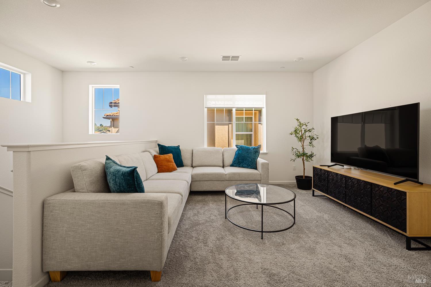 Detail Gallery Image 30 of 48 For 938 Fruit Stand Cir, Vacaville,  CA 95688 - 4 Beds | 4 Baths