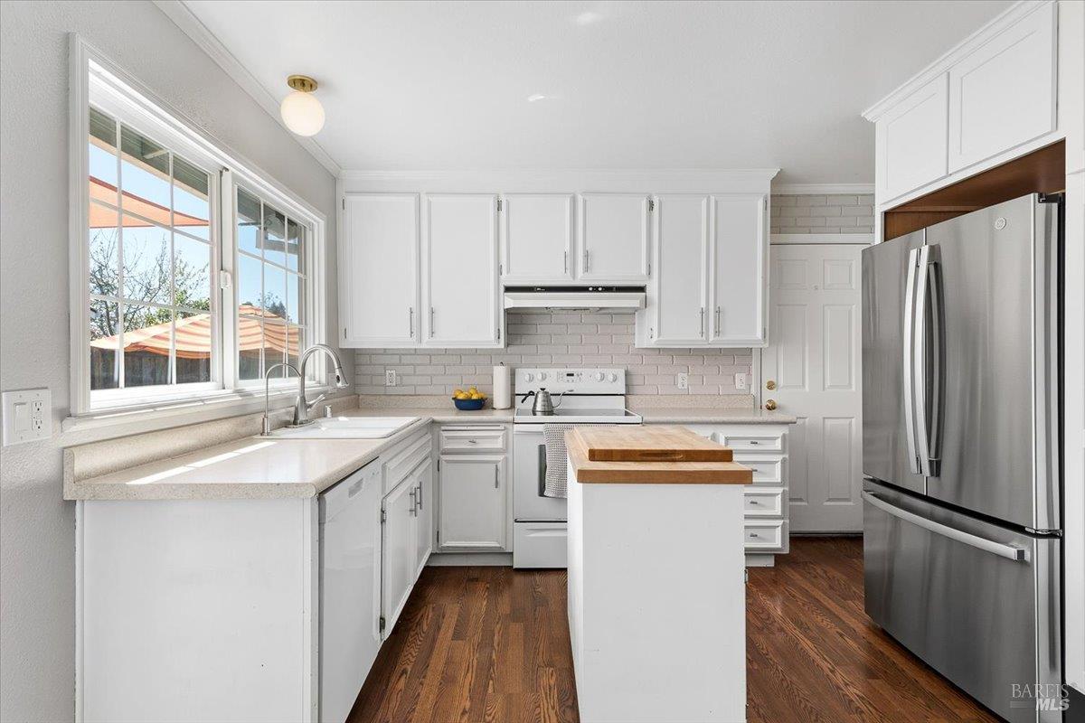 Detail Gallery Image 10 of 25 For 6900 Montecito Blvd, Santa Rosa,  CA 95409 - 3 Beds | 2 Baths