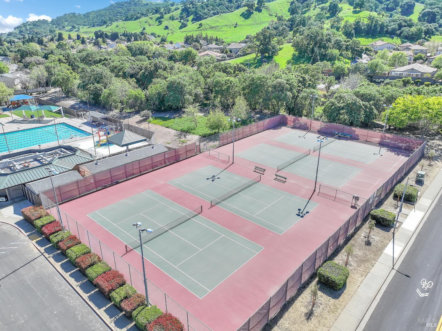 Detail Gallery Image 3 of 34 For 118 Refosco Ct, Vacaville,  CA 95687 - 4 Beds | 2/1 Baths