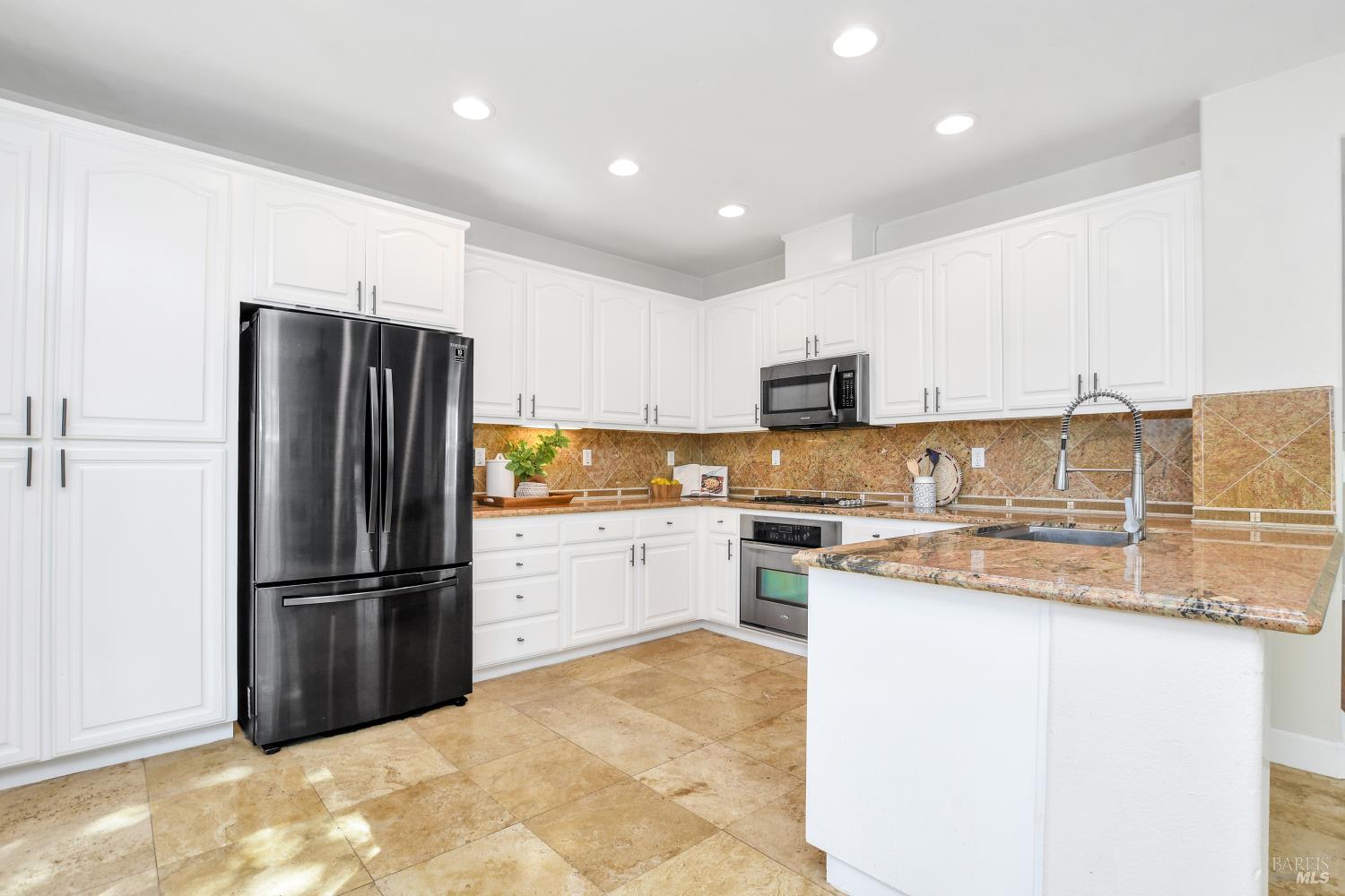 Detail Gallery Image 5 of 34 For 118 Refosco Ct, Vacaville,  CA 95687 - 4 Beds | 2/1 Baths