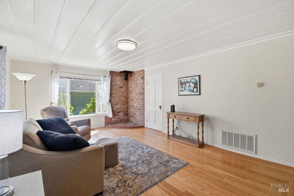 Detail Gallery Image 4 of 39 For 7265 Hayden Ave, Sebastopol,  CA 95472 - 2 Beds | 1 Baths