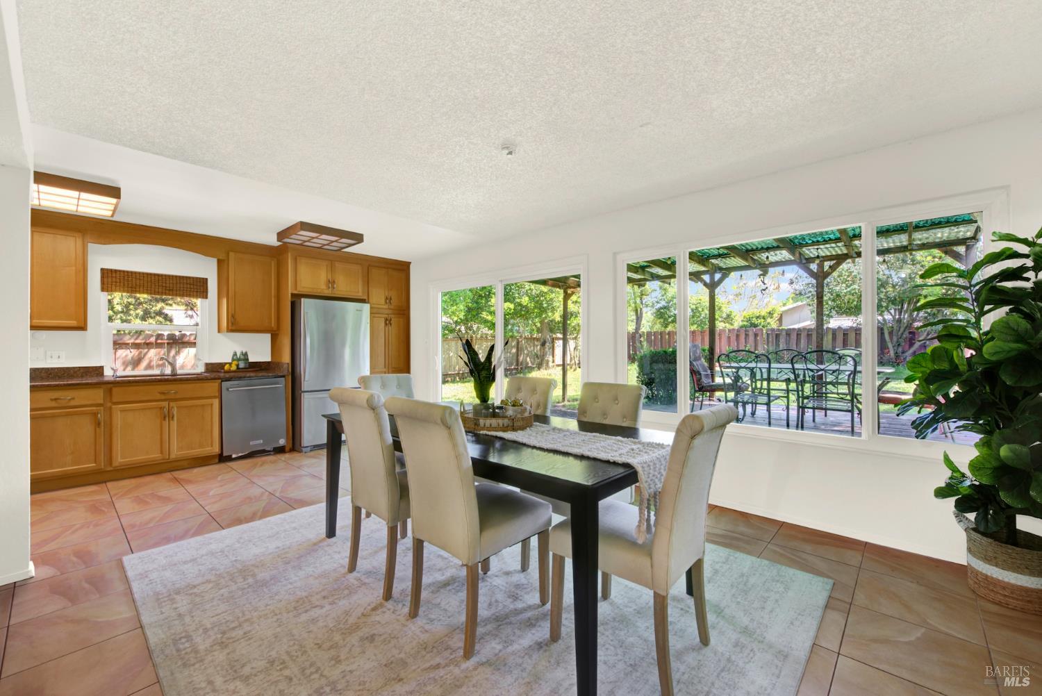 Detail Gallery Image 3 of 36 For 460 Turner Dr, Benicia,  CA 94510 - 3 Beds | 1/1 Baths