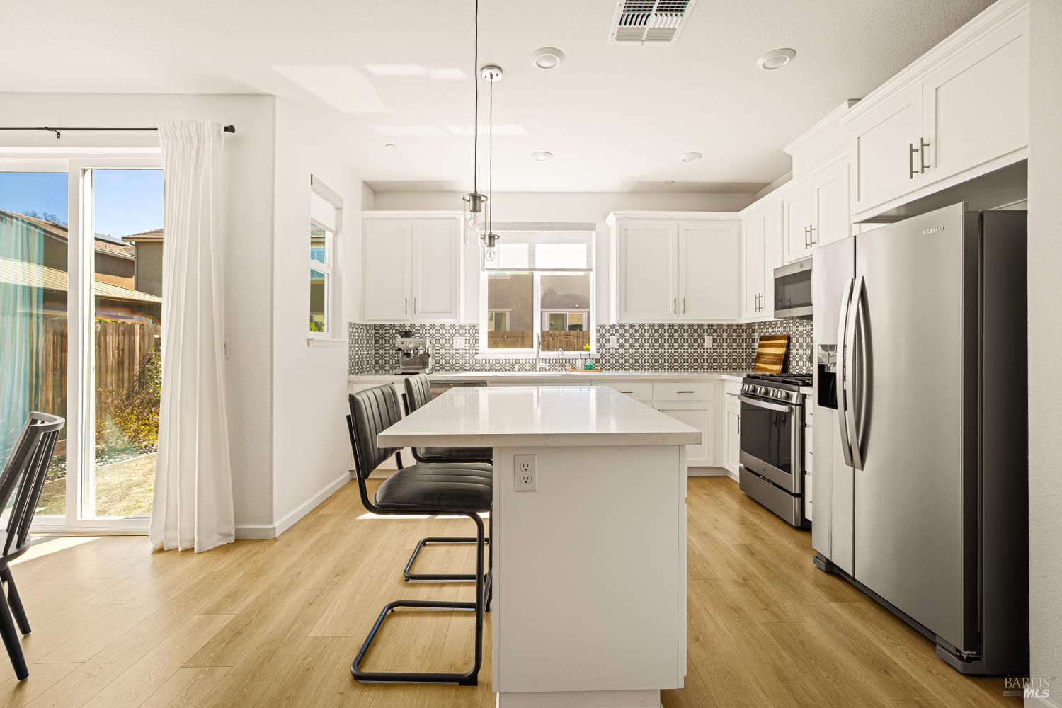 Detail Gallery Image 17 of 48 For 938 Fruit Stand Cir, Vacaville,  CA 95688 - 4 Beds | 4 Baths