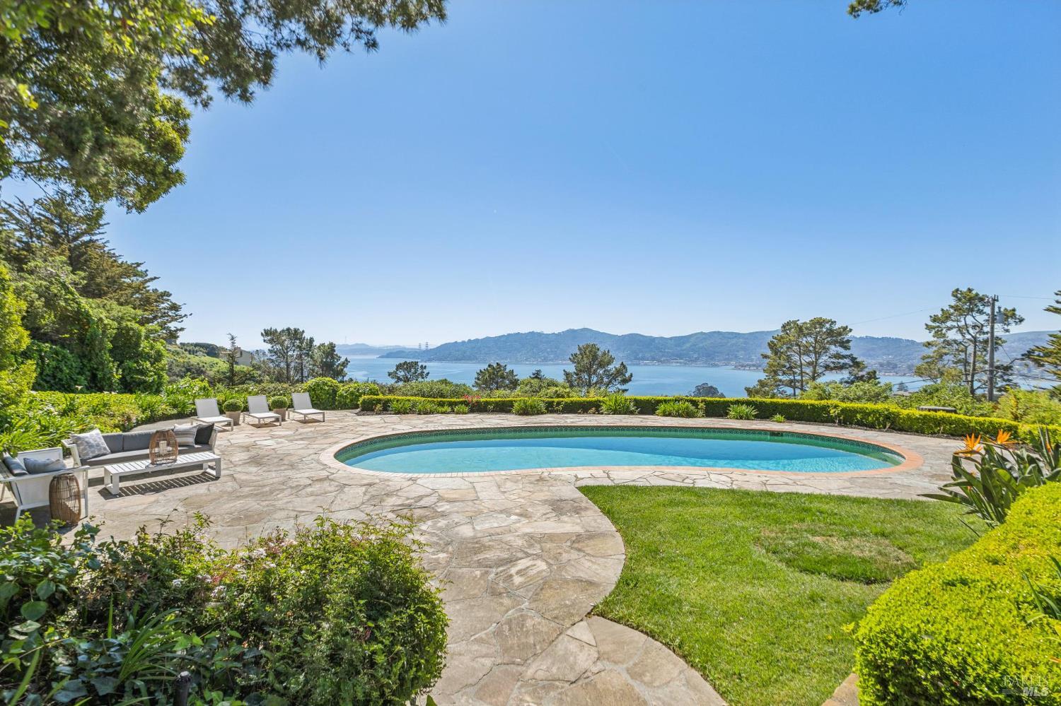 Detail Gallery Image 2 of 54 For 17 Tanfield Rd, Tiburon,  CA 94920 - 5 Beds | 5 Baths