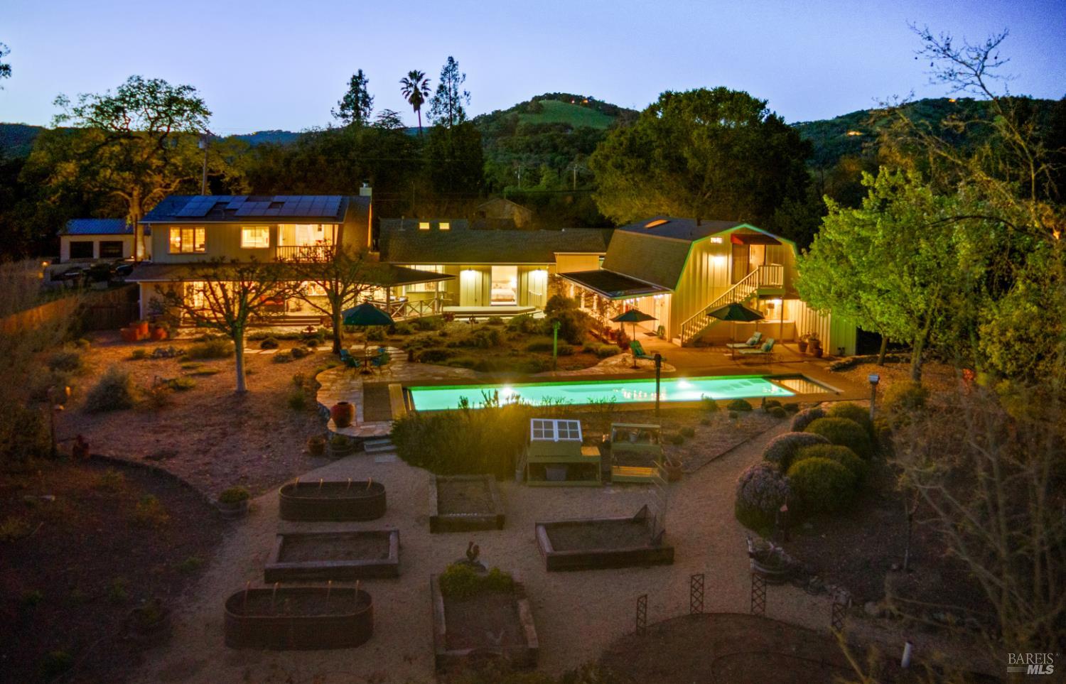 Detail Gallery Image 43 of 47 For 1245 Castle Rd, Sonoma,  CA 95476 - 2 Beds | 4/1 Baths