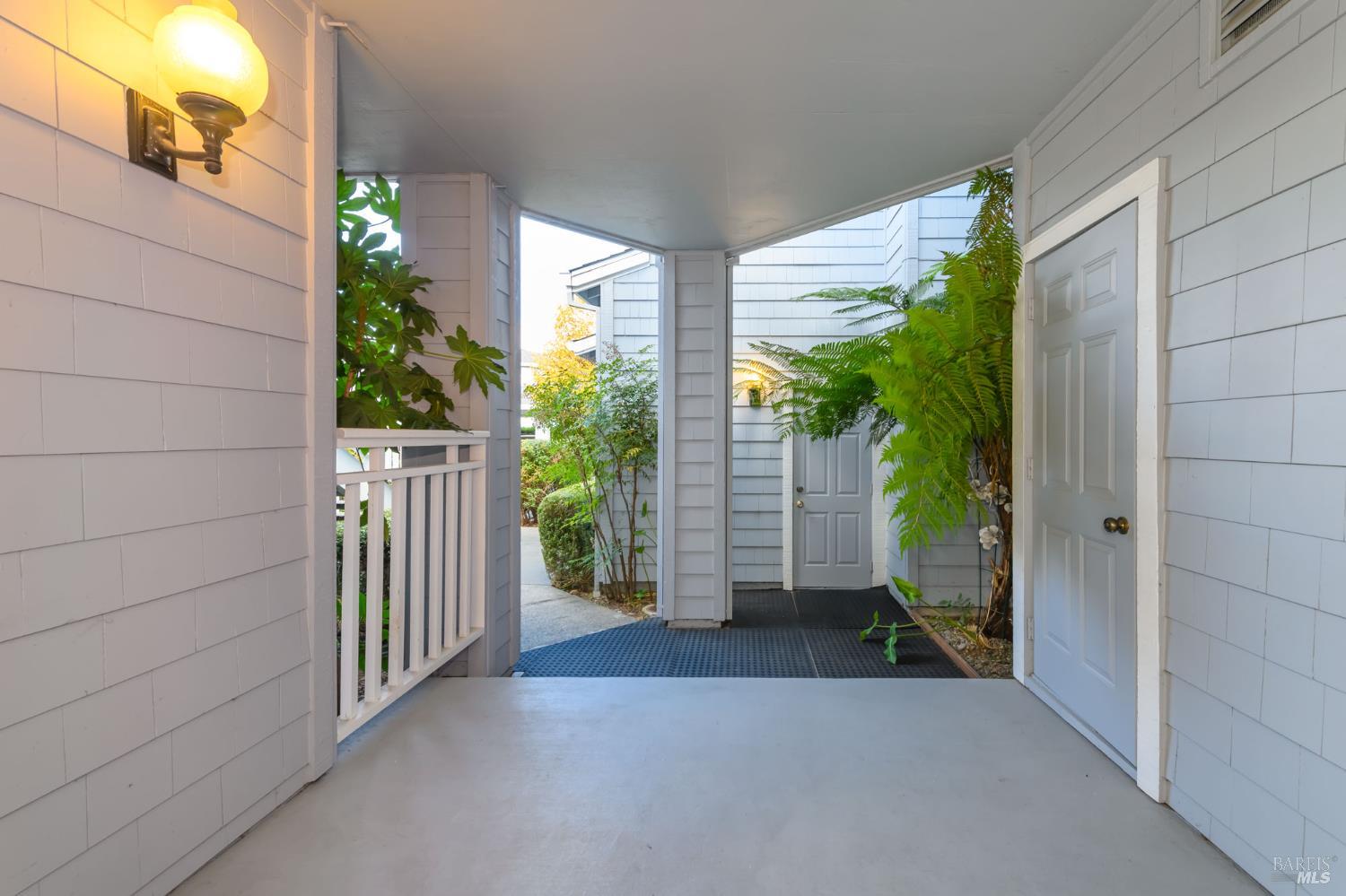 Detail Gallery Image 21 of 34 For 8 Mariners Cir, San Rafael,  CA 94903 - 2 Beds | 2 Baths