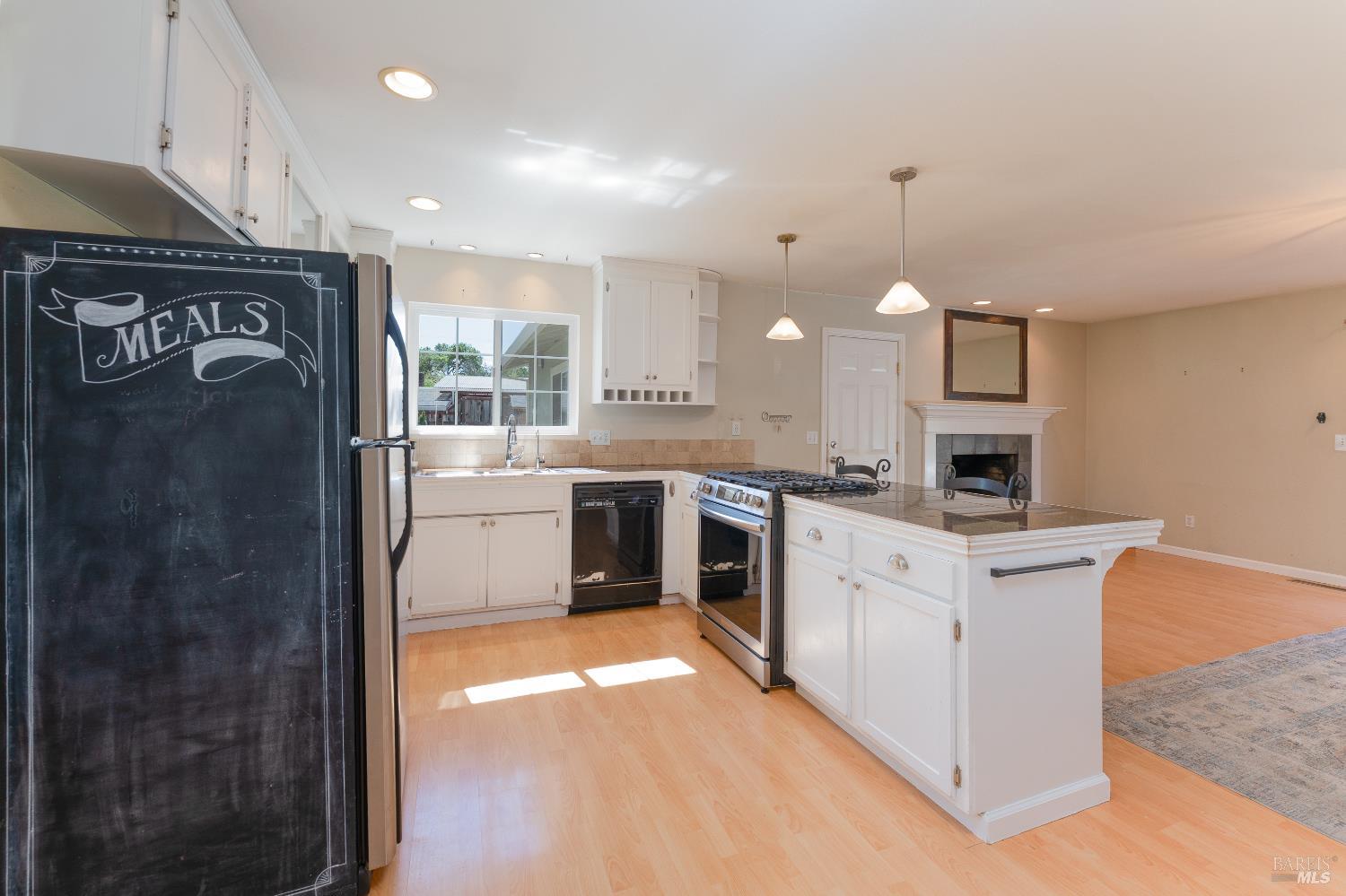 Detail Gallery Image 10 of 28 For 80 Whitmore Ln, Ukiah,  CA 95482 - 3 Beds | 2 Baths