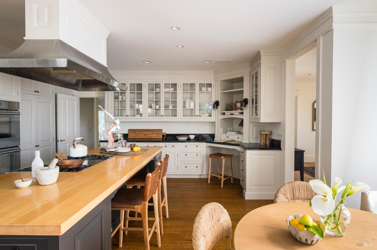 Detail Gallery Image 19 of 59 For 14 Skyland Way, Ross,  CA 94957 - 5 Beds | 4/1 Baths