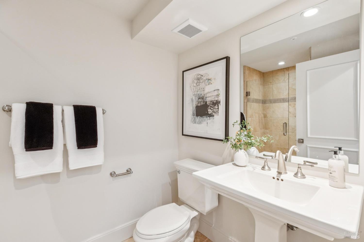 Detail Gallery Image 30 of 54 For 17 Tanfield Rd, Tiburon,  CA 94920 - 5 Beds | 5 Baths